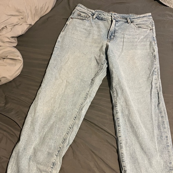 Size 18 Light wash high rise loose fitting jeans - Picture 1 of 4
